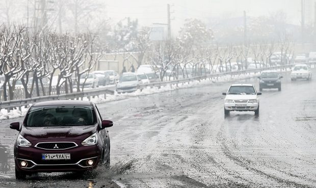 بارش برف و باران در جاده‌های ۲۰ استان